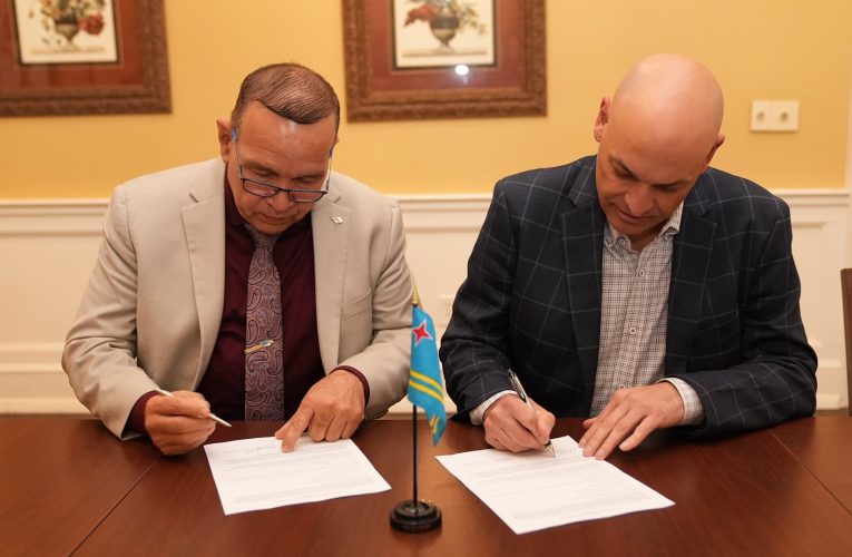 Minister Endy Croes:  A FIRMA UN MOU BENEFICIOSO PA E STUDIANTENAN DI ARIBA CU KIER CONTINUA NAN MASTERS’S DEGREE NA UNIVERSITY OF SOUTH CAROLINA TA RICIBI  “IN-STATE TUITION” 